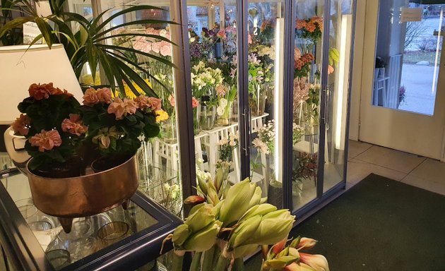Kukkakaupat - ? metroasema Lauttasaari paikkakunnalla Helsinki –  arvostelut, osoitteet, valokuvat 